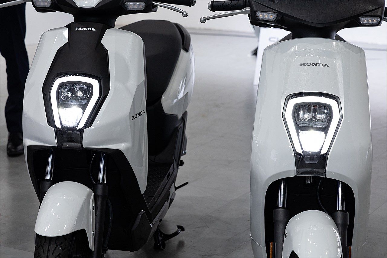 アイコンe:とEM1e:の比較（写真：三木 宏章）