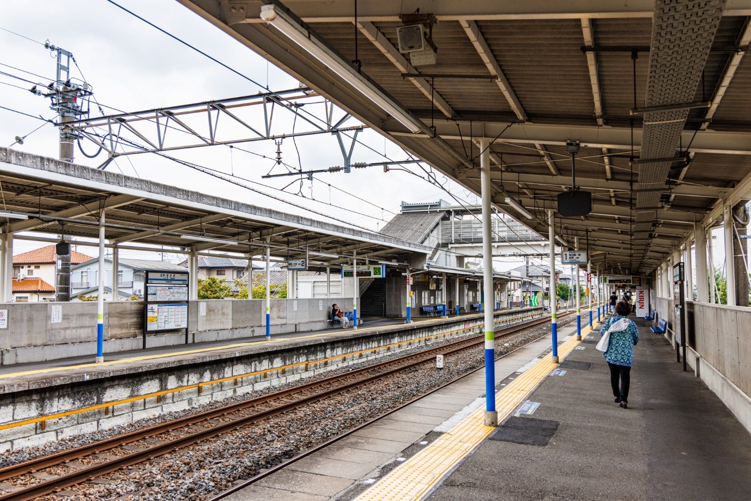 八木崎駅のホーム