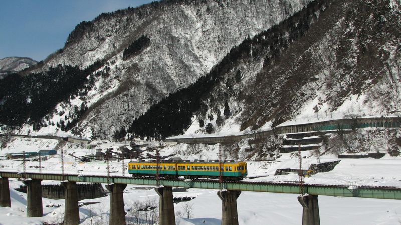富山地方鉄道は、立山線岩峅寺ー立山間について2026年の廃線を示唆。冬は観光客の利用が激減する(2008年、筆者撮影)