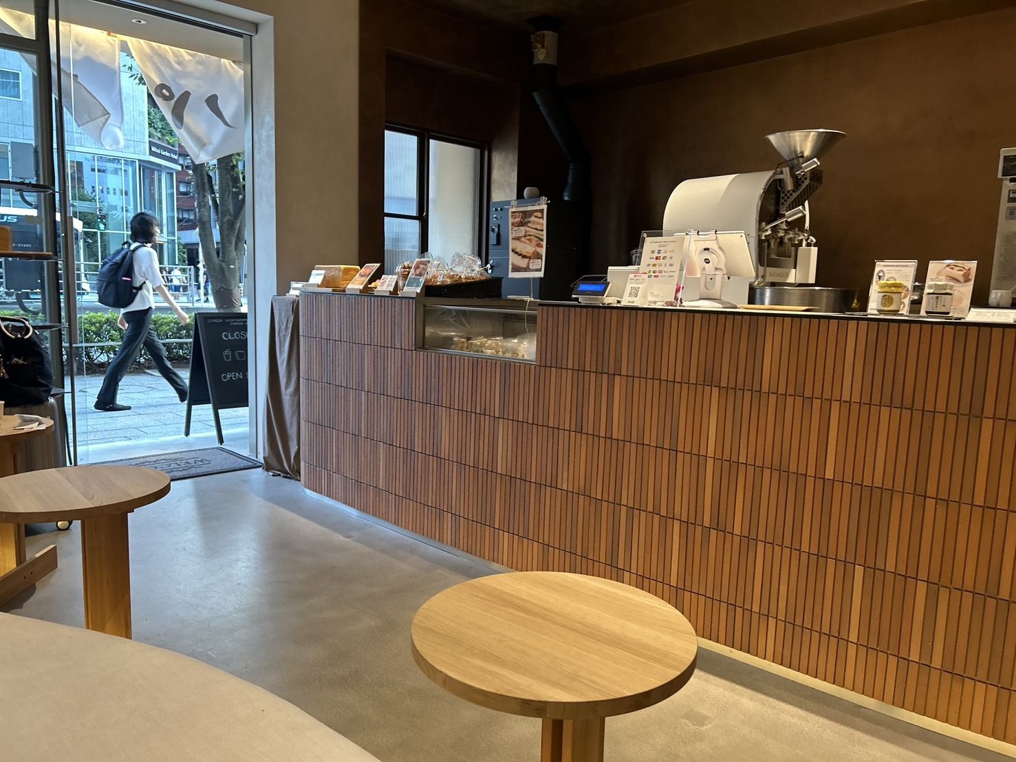 『GINZA NISHIKAWA COFFEE ROASTERY』の内観（写真：筆者撮影）