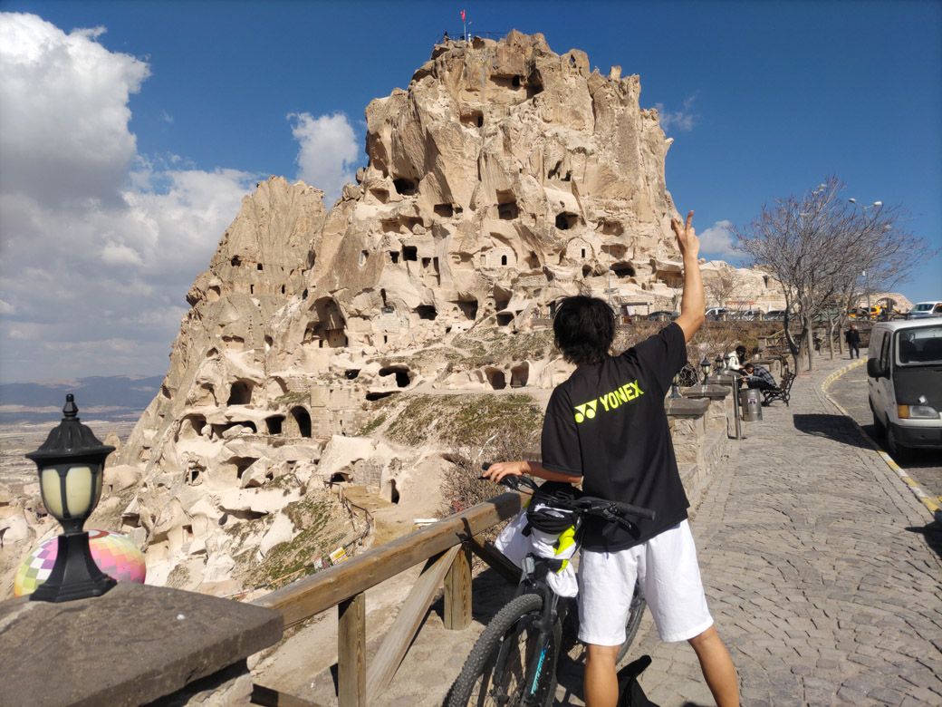 トルコのカッパドキア。ウーバー配達員らしく、レンタルサイクルで現地を移動した（筆者撮影）
