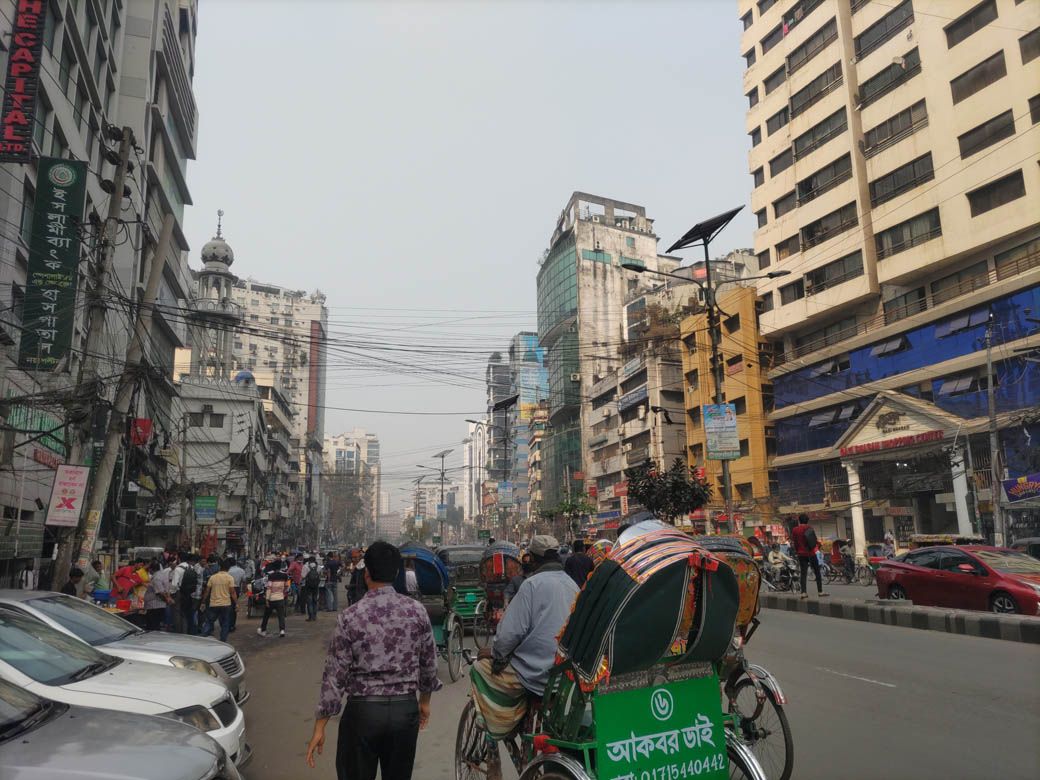 宿泊したホテル前の光景（筆者撮影）