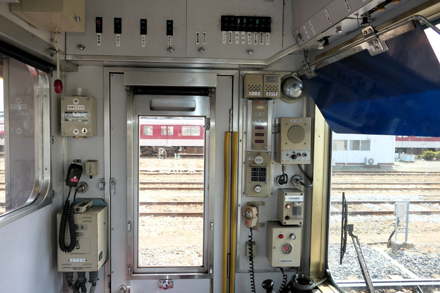 2610系の運転席（記者撮影）