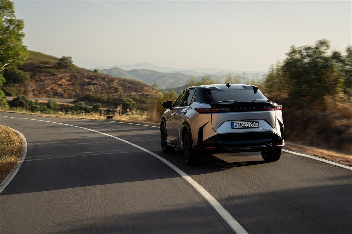 レクサスRZ（写真：Lexus International）