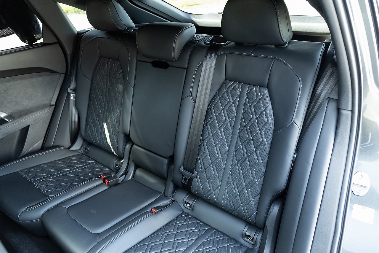 アウディの新型「SQ5スポーツバック」（写真：三木 宏章）