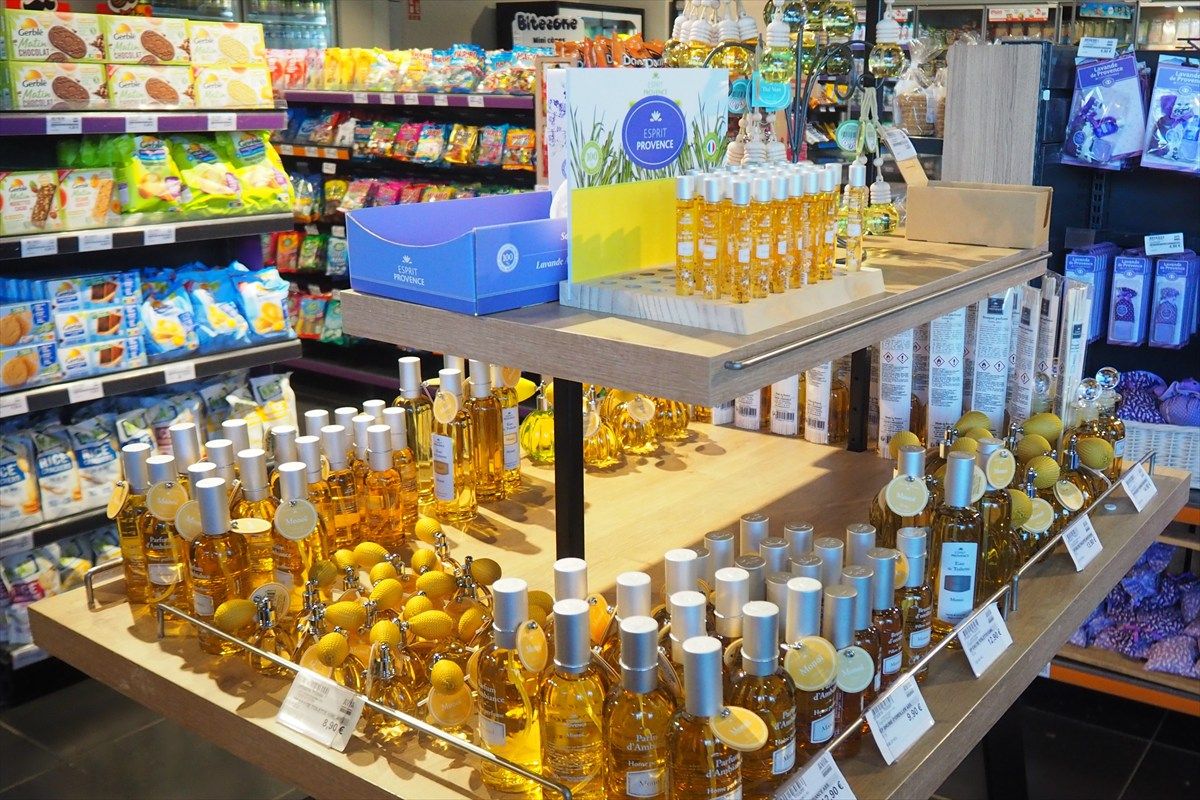 プロヴァンスでは香水なども販売されている（写真：佐滝剛弘）