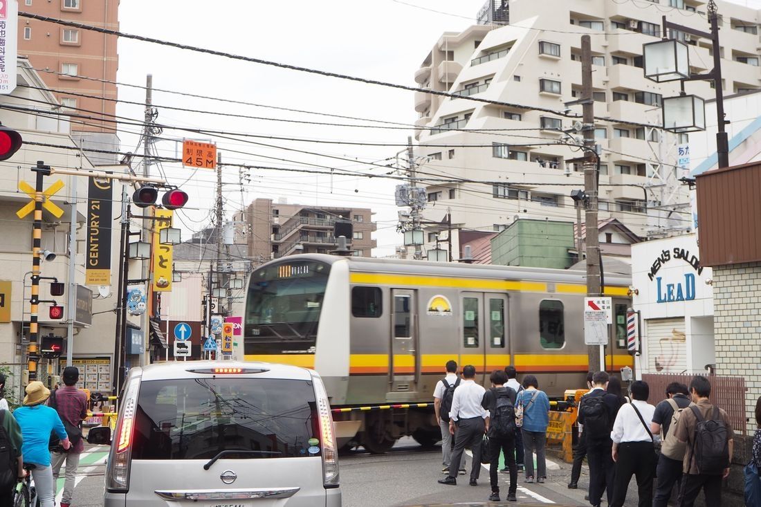 南武線は「開かずの踏切」でも知られる路線だ（編集部撮影）