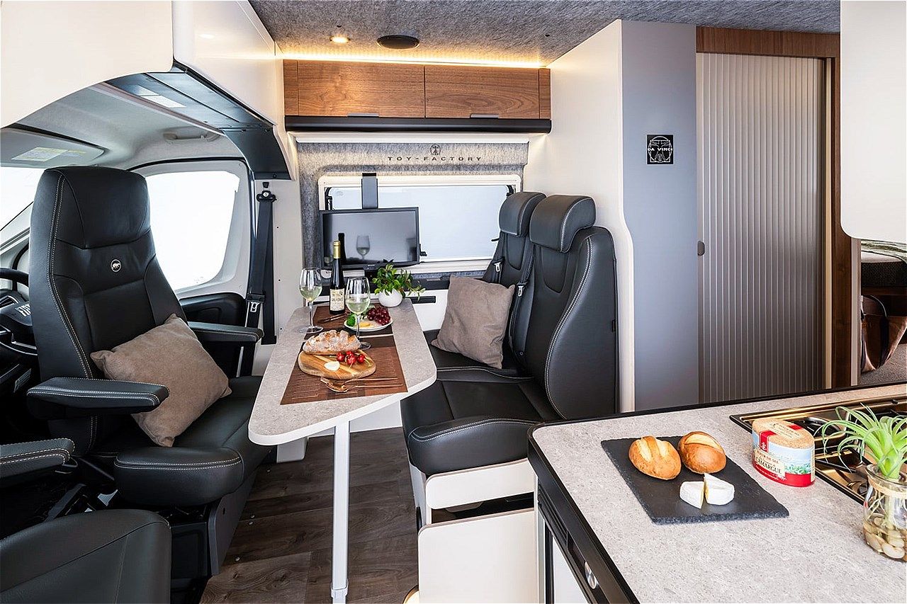 ジャパンキャンピングカーショー2026でトイファクトリーが発表した新型「ダヴィンチ6.0」（写真：トイファクトリー）