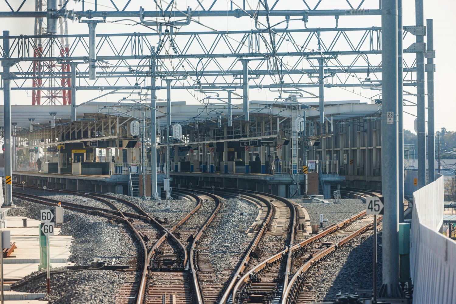 2面4線の野田市駅へ。1本の線路が次々に分かれるダイナミズム（撮影：鼠入昌史）