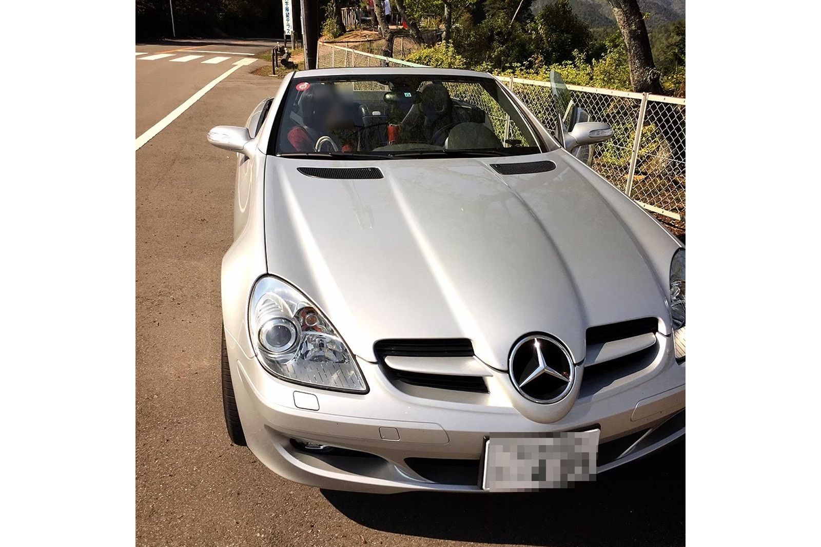 独身時代に貯金ゼロだった夫。愛車はベンツのスポーツカー（筆者撮影）