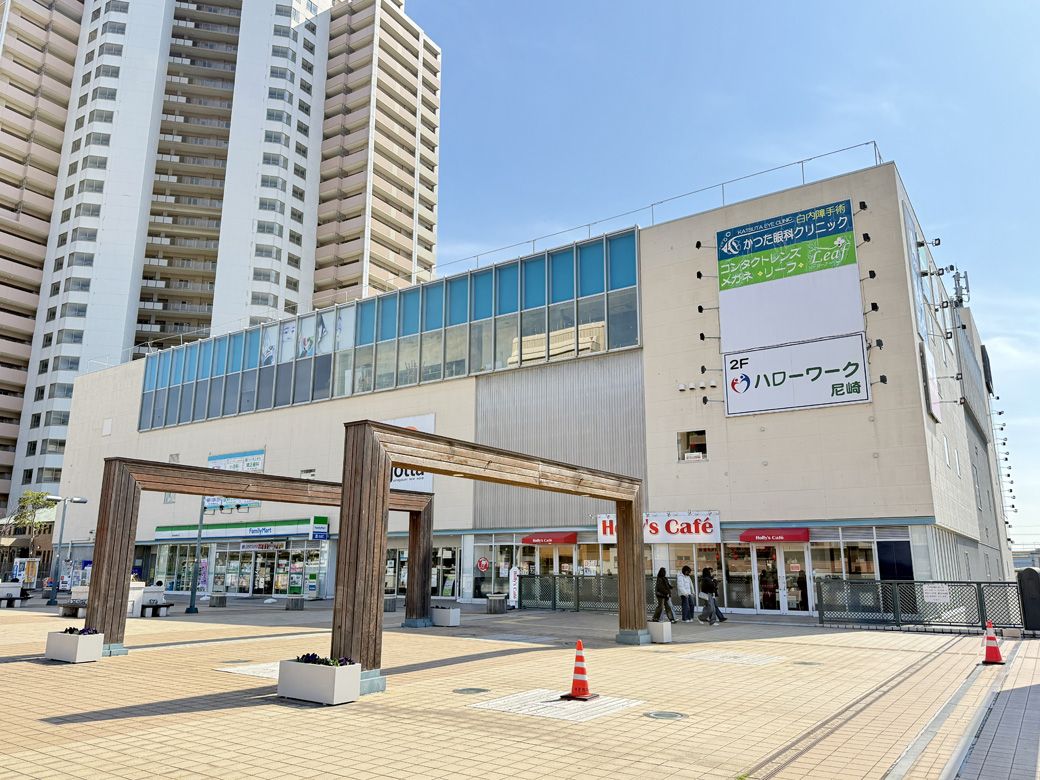 空き区画が目立つ「アマゴッタ」。写真に映っているのは3階の出入口（筆者撮影）