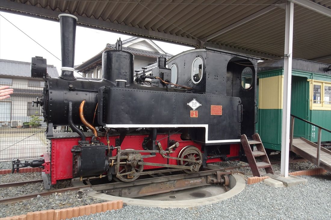 保存されている井笠鉄道の1号蒸気機関車（撮影：南正時）