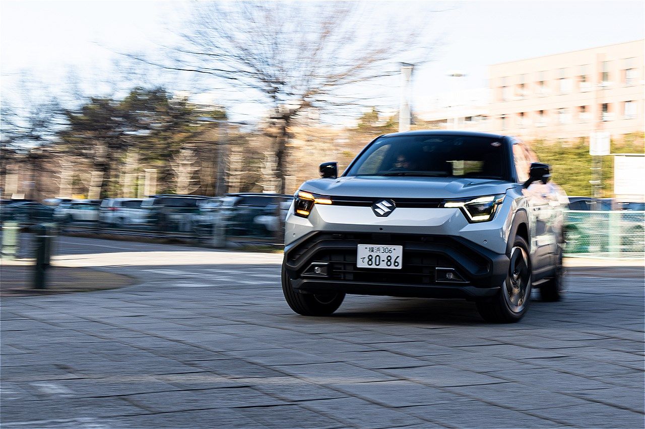 スズキの新型BEV「eビターラ」（写真：三木 宏章）