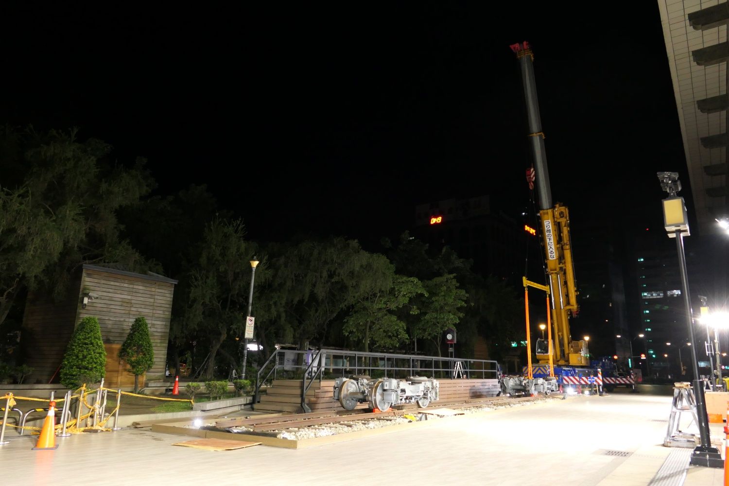 こちらは台北駅前、台車は車体の一足先に到着（記者撮影）