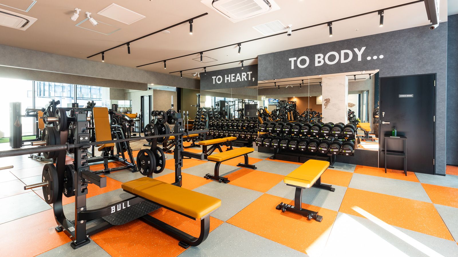 筋トレ上級者も満足する本格派マシンが揃う（写真：フィットイージー提供）