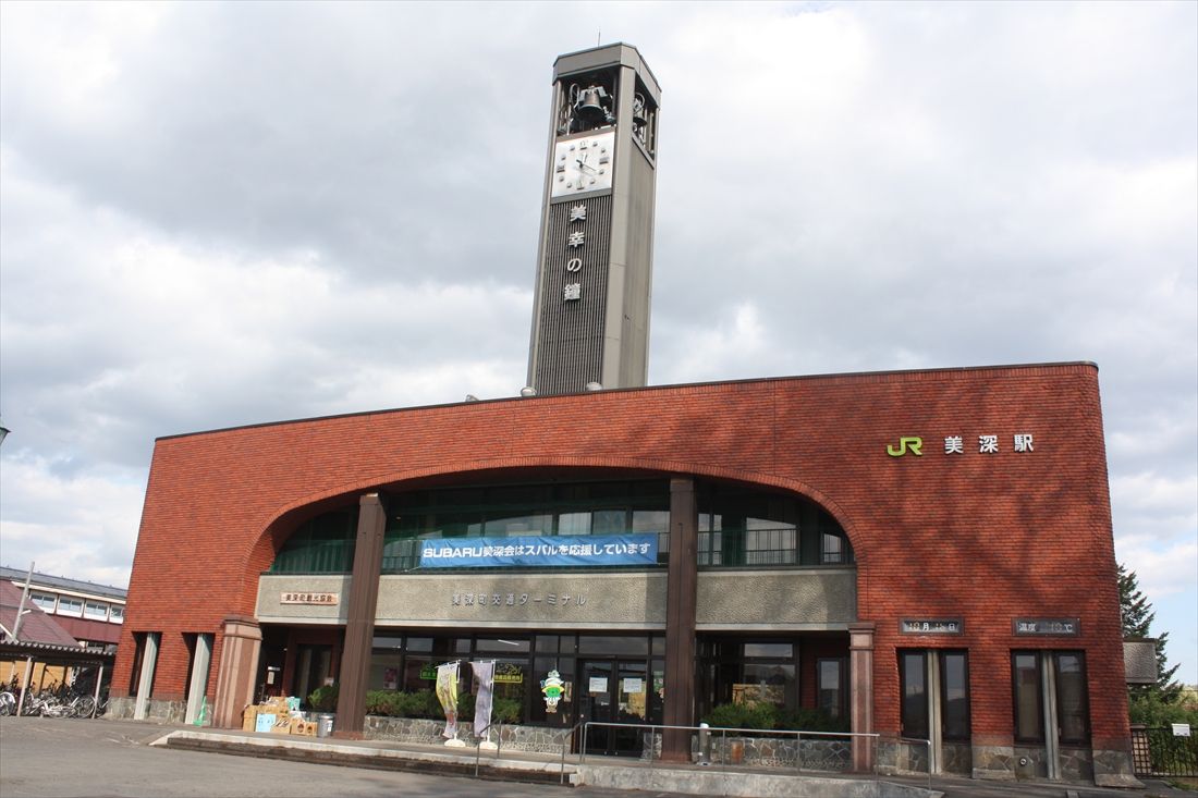 美幸線の第1期線の起点だった美深駅。現在の駅舎は第1期線の廃止後に建設された（筆者撮影）