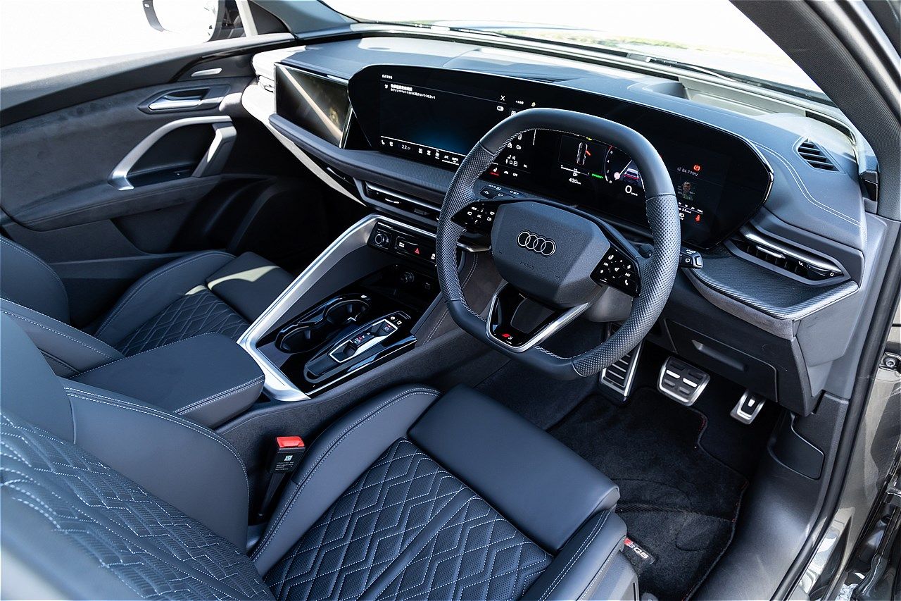 アウディの新型「SQ5スポーツバック」（写真：三木 宏章）