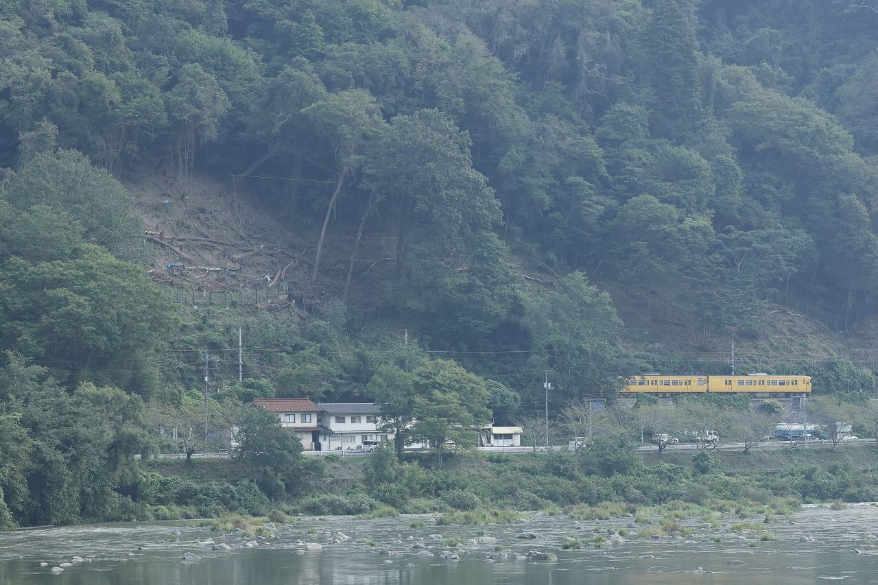 現場を対岸から見る。一見するとわずかな区間だが大きな効果が見込まれている　（筆者撮影）