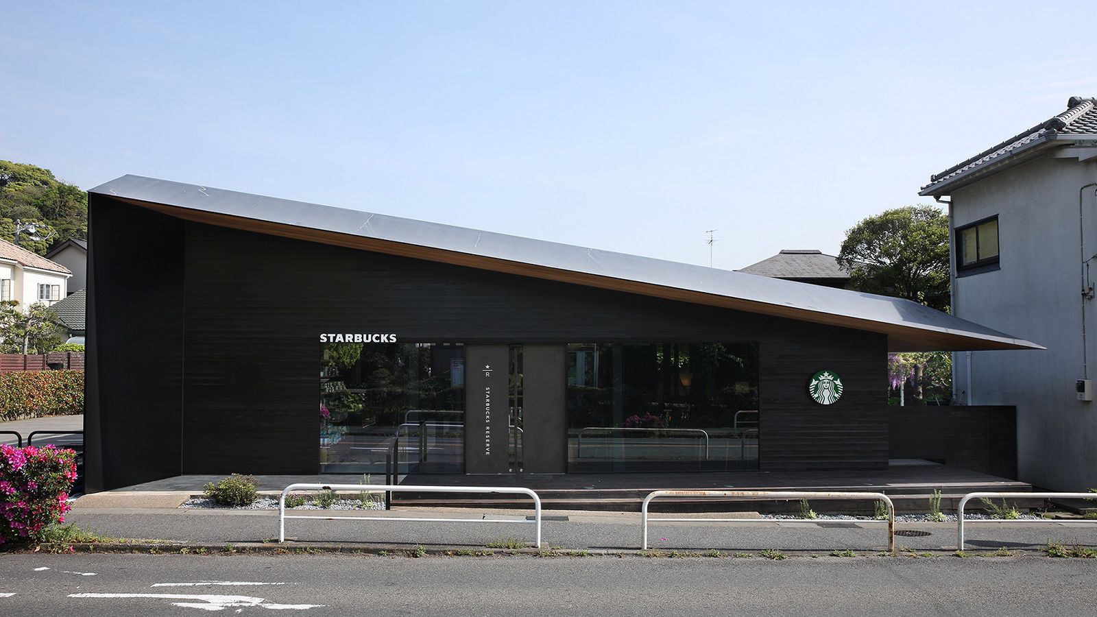 スタバが鎌倉から始めた 街に合う店 の正体 外食 東洋経済オンライン 経済ニュースの新基準