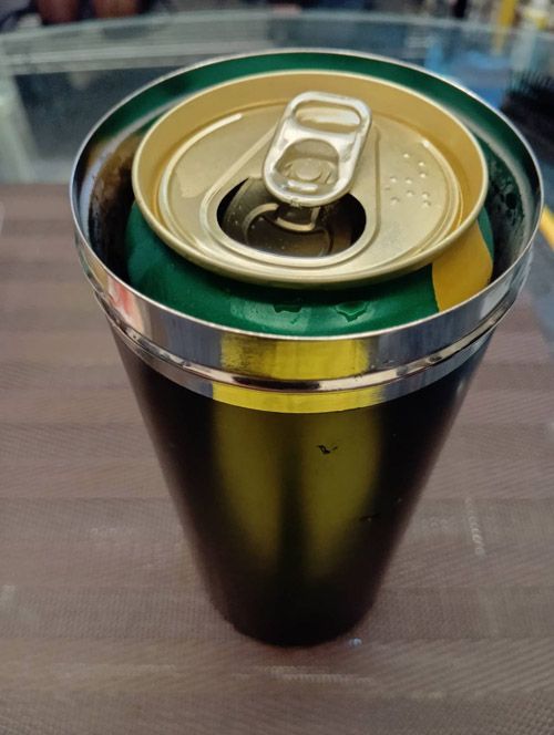 たしかにロング缶はいい感じに入る（著者撮影）