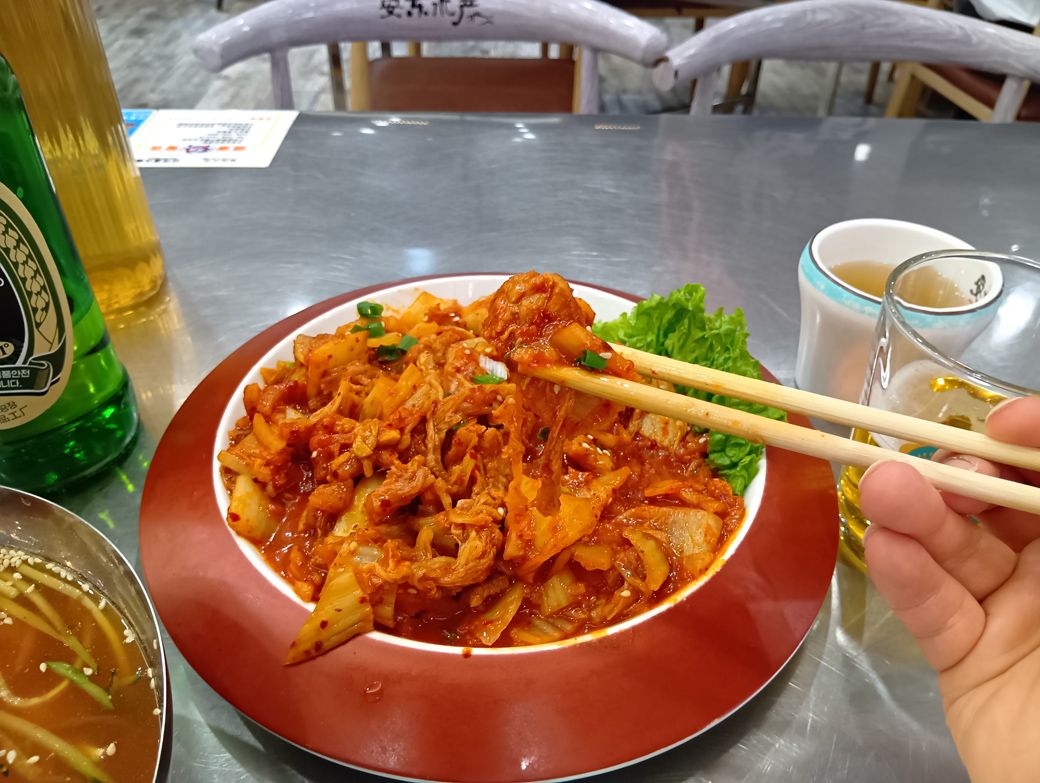 キムチ炒め（写真：筆者撮影）