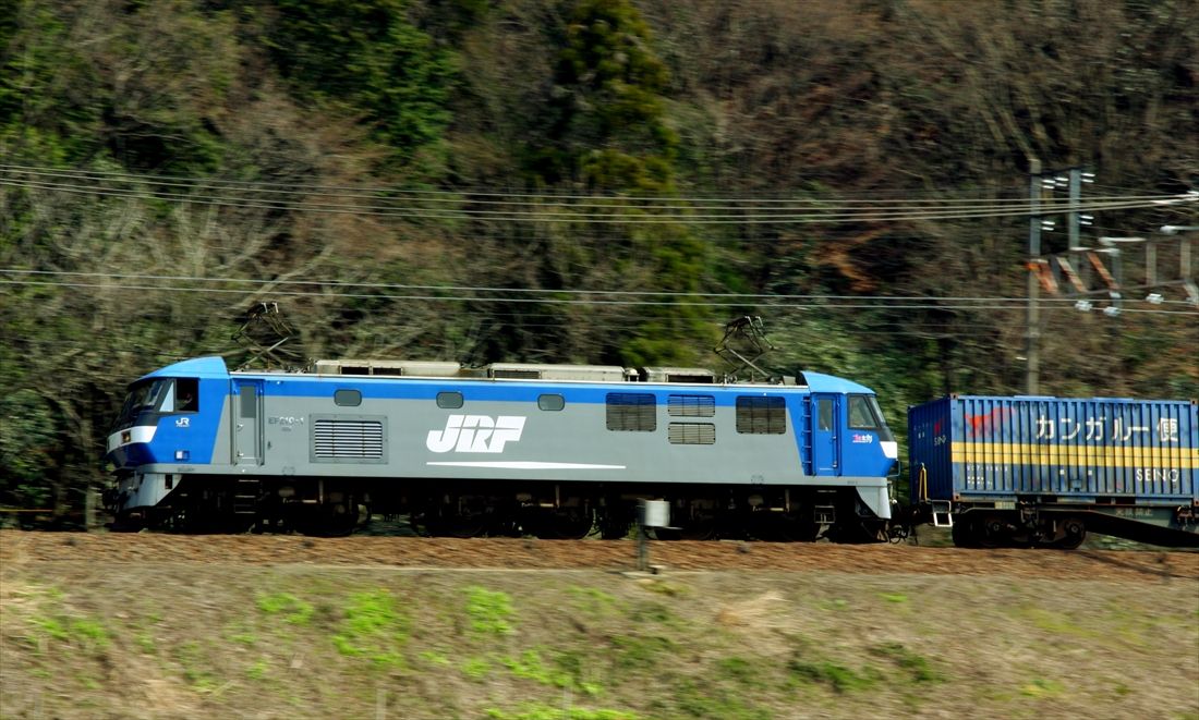 関ケ原越えに挑むEF210形牽引の貨物列車（撮影：南正時）