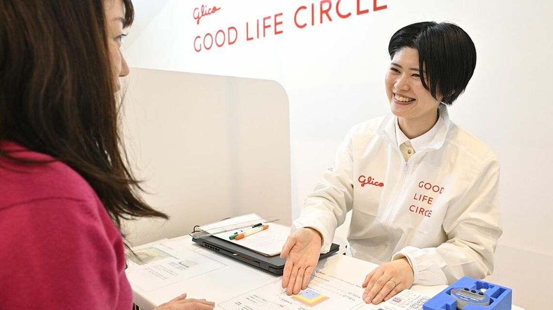 計測結果を示されている様子