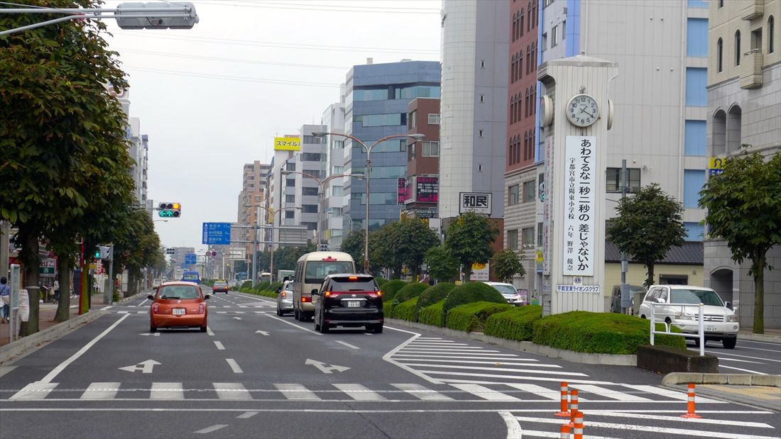 中央分離帯の部分が軌道になった（記者撮影）