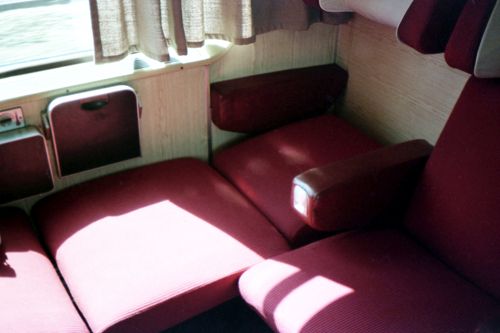 コンパートメント座席はベッドのようにすることができた（1985年 筆者撮影）