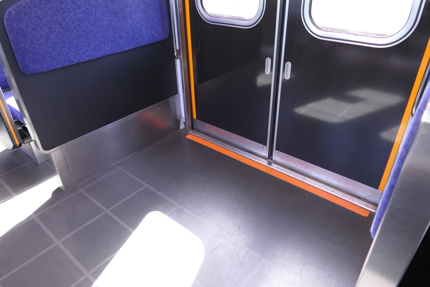 京阪電気鉄道13000系　6号車　車内