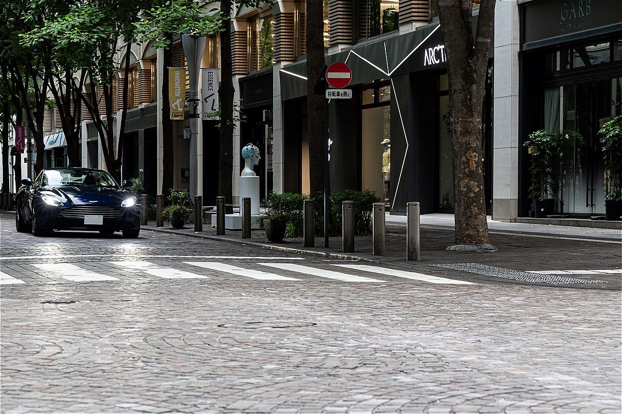 アストンマーティン「DB11」（写真：三木 宏章）