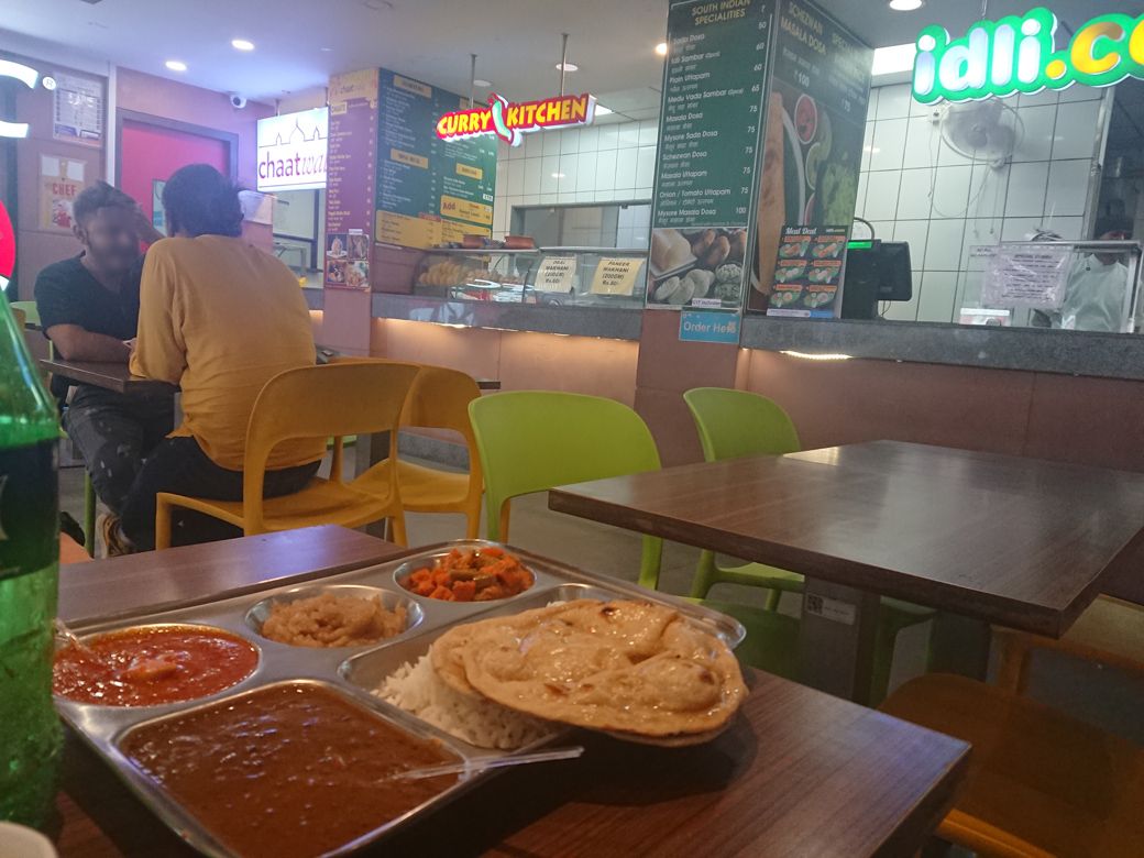 インドのローカルレストラン（筆者撮影）