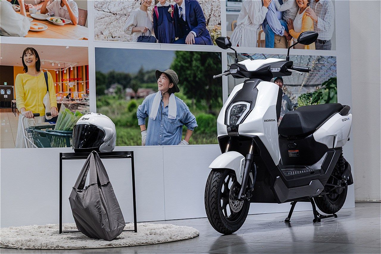 原付一種のホンダ新型電動スクーター｢アイコンe:｣（写真：三木 宏章）