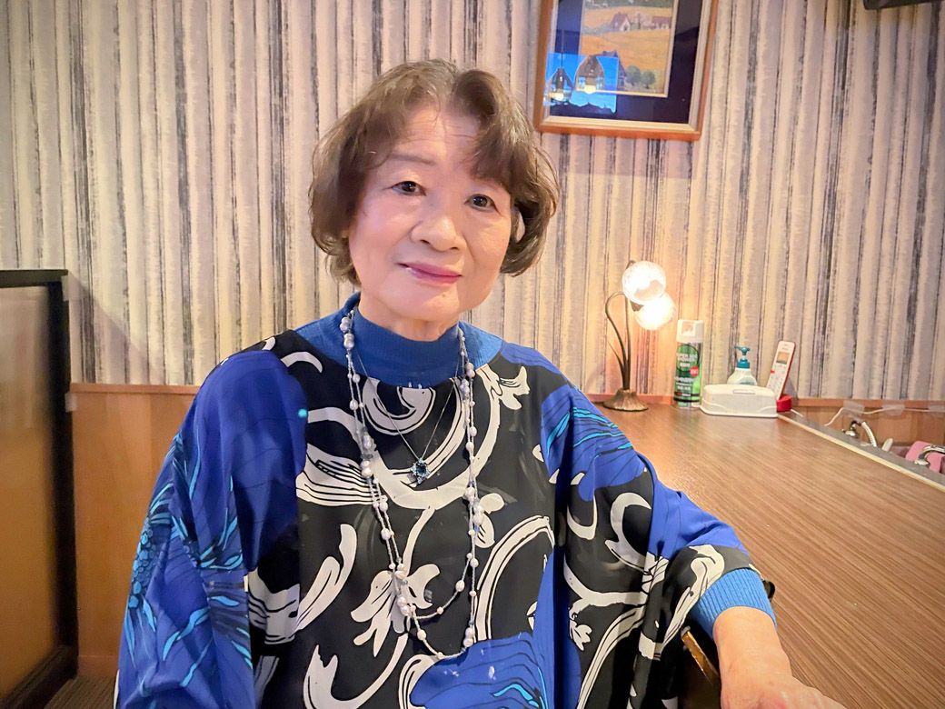 スナック「Largo」店主の伊藤ユリさん（筆者撮影）