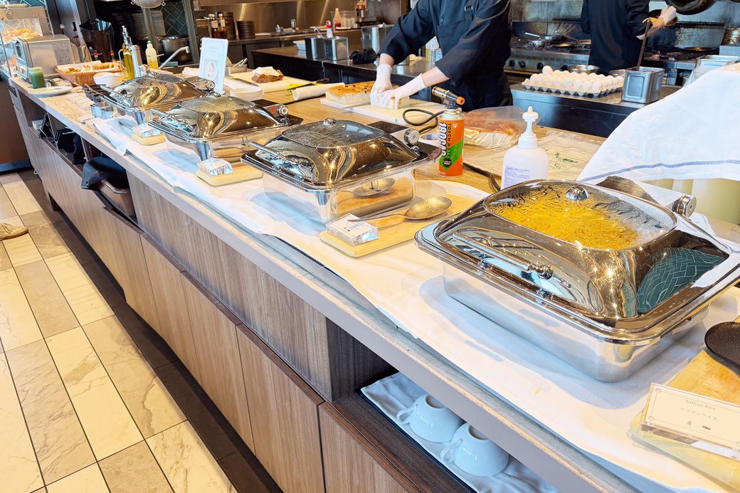 メインディッシュとパンのブース（写真：筆者撮影）