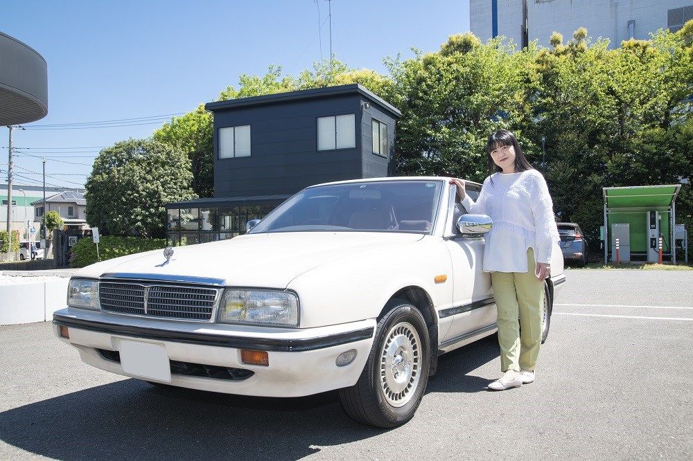 伊藤かずえさんと愛車の写真など（写真：日産自動車）