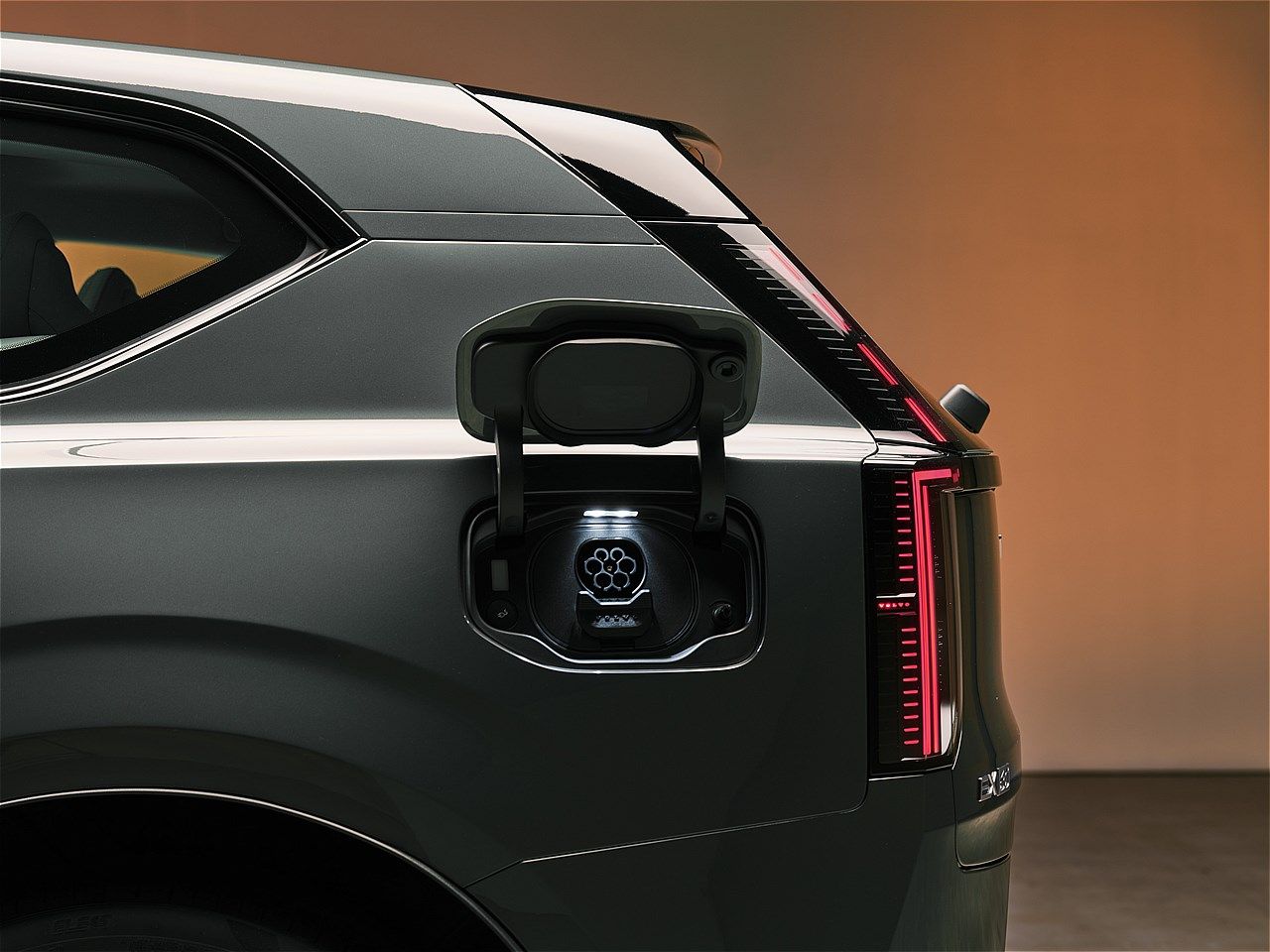 スウェーデン本社で2026年1月21日（現地時間）、世界初公開されたボルボの新型電動ミッドサイズSUV「EX60」（写真：ボルボ・カー・ジャパン）