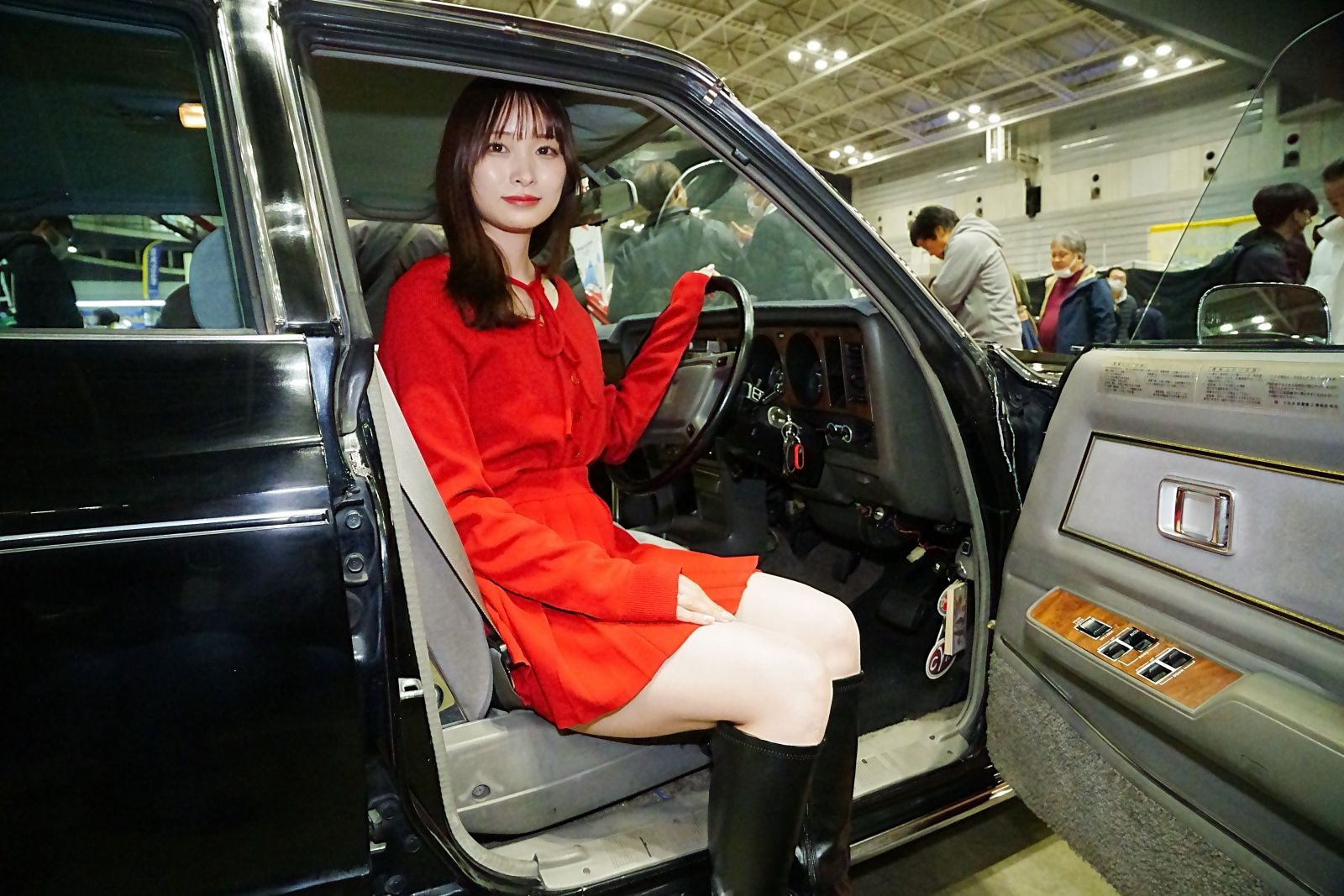 1978年式トヨタ「クラウン4ドアピラードハードトップ2000スーパーサルーンエクストラ」とオーナーの“やまだ”さん（写真：筆者撮影）