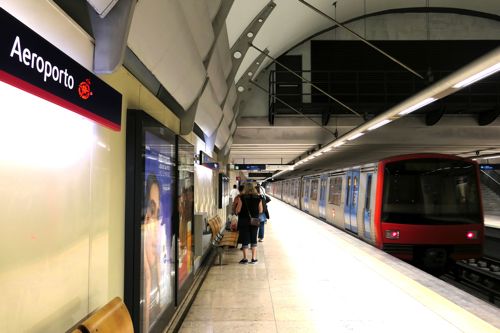 リスボンのメトロ、レッドラインの終点は空港駅（筆者撮影）