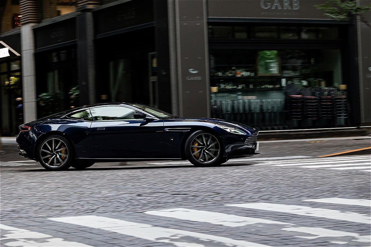 アストンマーティン「DB11」（写真：三木 宏章）