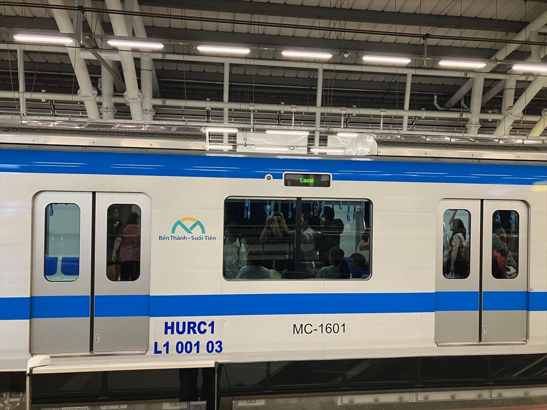 書かれた文字以外は日本の地下鉄電車のようだ（筆者撮影）