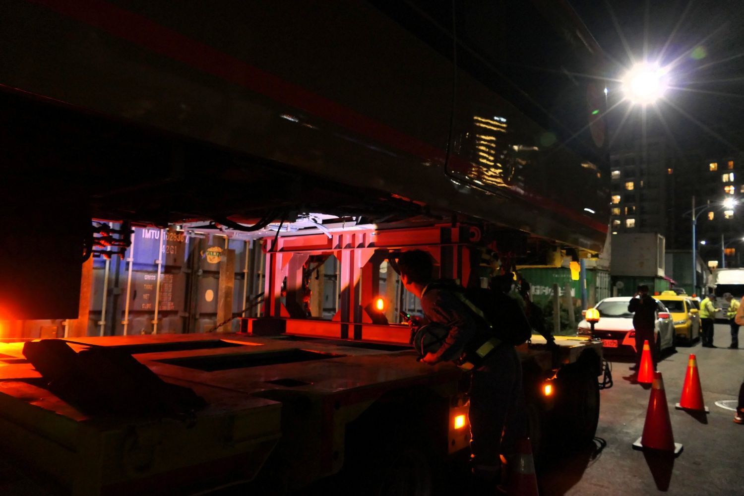 台北駅への出発前の最終確認（記者撮影）