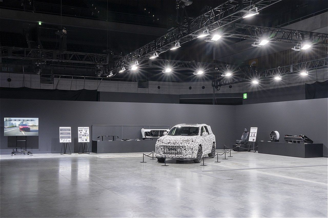 新型RAV4ワールドプレミアの様子（写真：トヨタ自動車）
