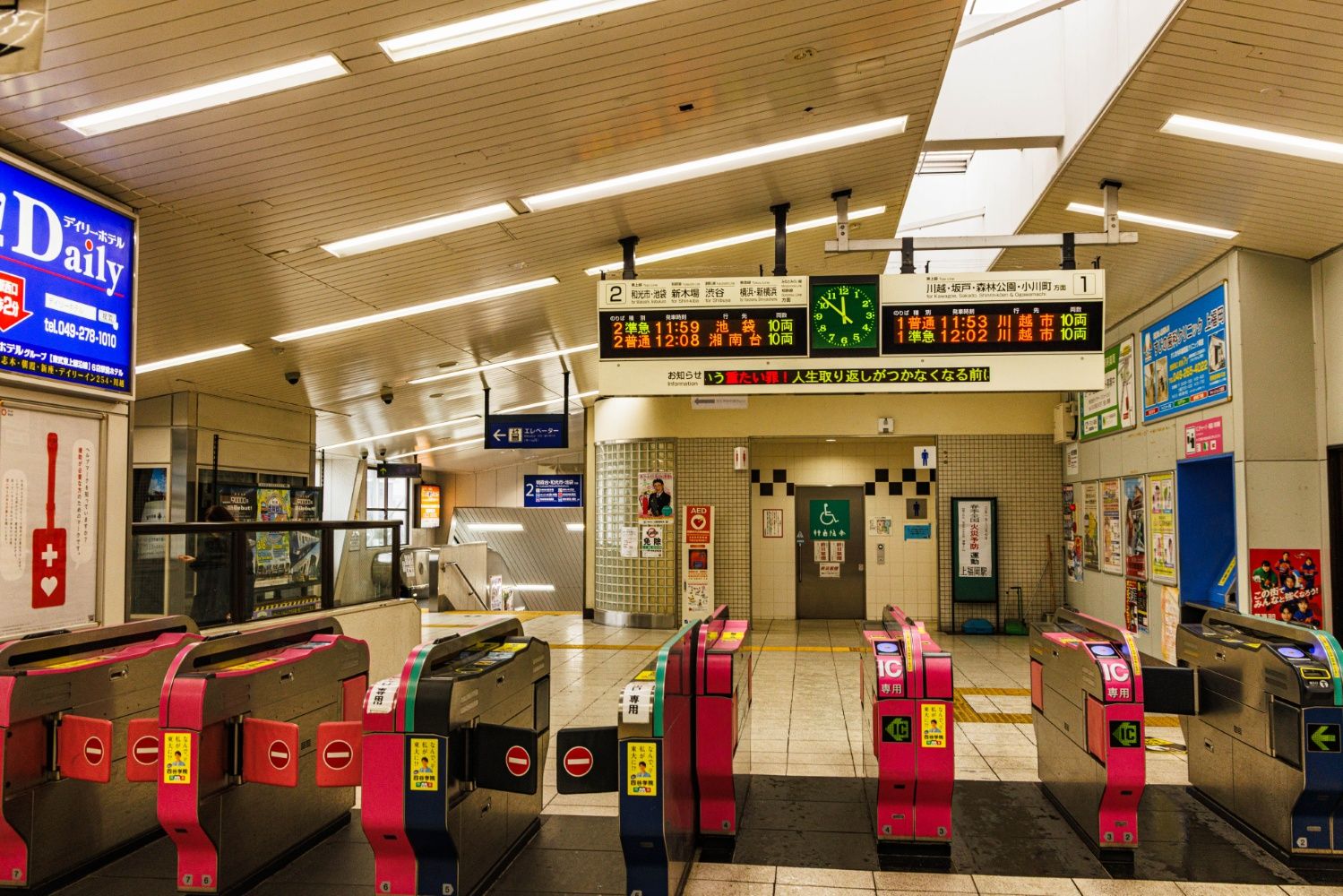 現在の上福岡駅の改札口（撮影：鼠入昌史）