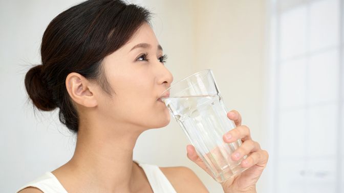 水を飲んで｢体調を崩す人｣｢健康になる人｣の差 | OCEANS | 東洋経済オンライン | 経済ニュースの新基準