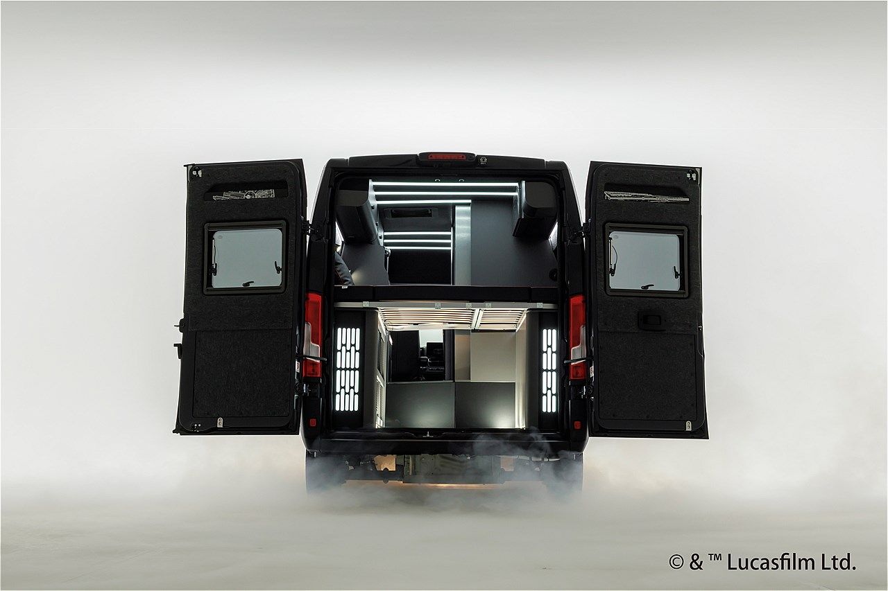 スター・ウォーズの世界観が広がるトイファクトリーのキャンピングカー「ダビンチ6.0＜スター・ウォーズ＞エディション」（写真：トイファクトリー）