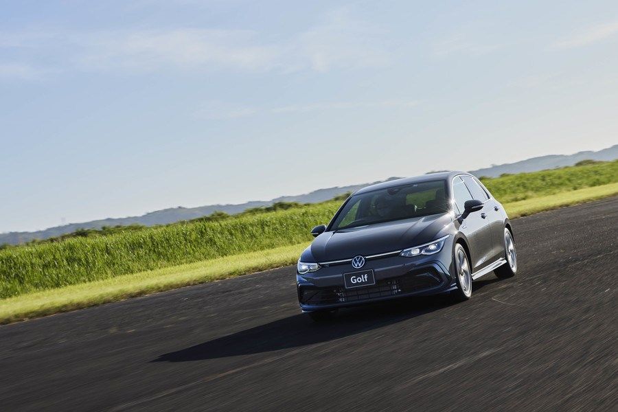 新型ゴルフ8の走行シーン（写真：Volkswagen）