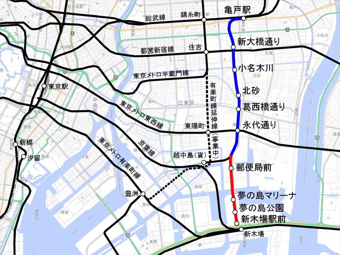 江東区が構想したLRTのルート。越中島支線（青）と南砂町線の敷地（赤）を活用して亀戸―新木場間を結ぶ（国土地理院地図を筆者加工）