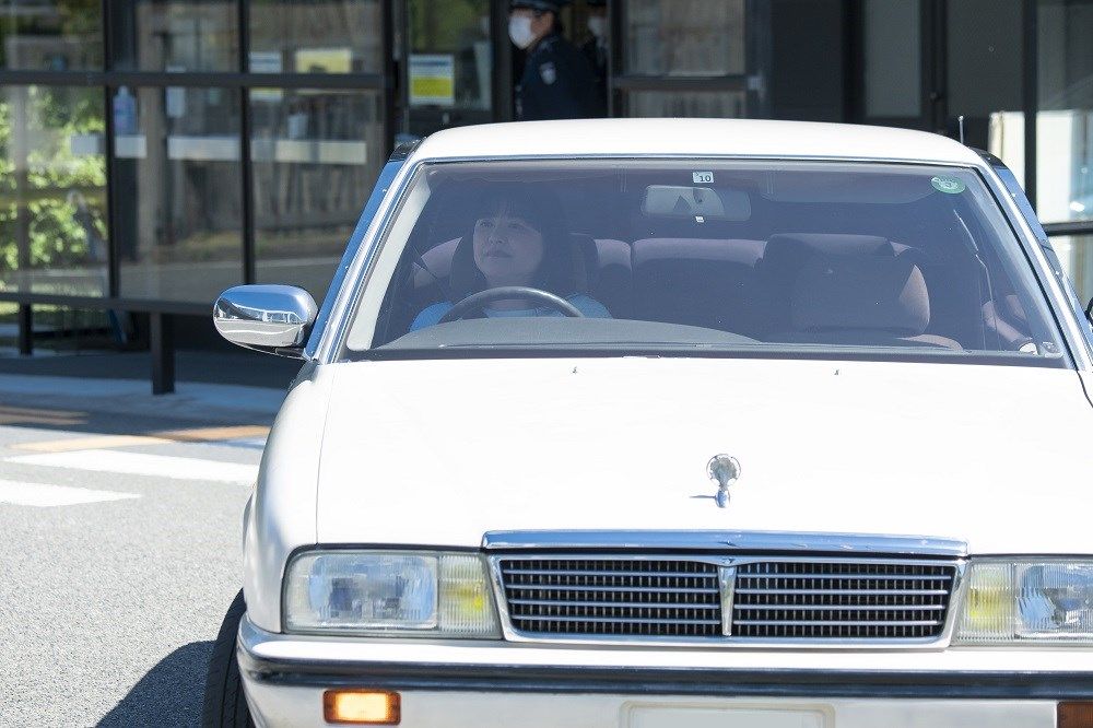 伊藤かずえさんと愛車の写真など（写真：日産自動車）
