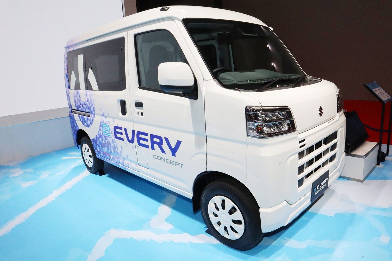 スズキ「e-エブリイ」（筆者撮影）